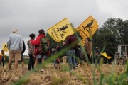 Nông dân Pháp biểu tình phản đối bán đất cho Trung Quốc