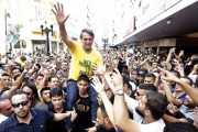 Ứng viên tổng thống Brazil bị đâm trọng thương khi vận động bầu cử