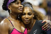 Serena Williams đánh bại cô chị Venus tại giải quần vợt US Open