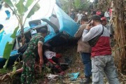 Xe buýt lao xuống khe núi ở Indonesia, 21 người thiệt mạng