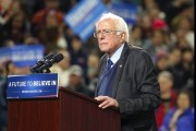 Thượng nghị sĩ Bernie Sanders: Cần đánh thuế nặng Amazon, Walmart