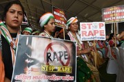 Bé gái 7 tuổi Ấn Độ nguy kịch sau khi bị hãm hiếp bằng ống nước
